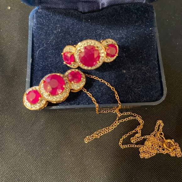 Ruby ring and pendant - Picture 1 of 8